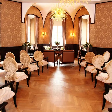 호텔 팔켄슈타이너 슐로스호텔 벨덴