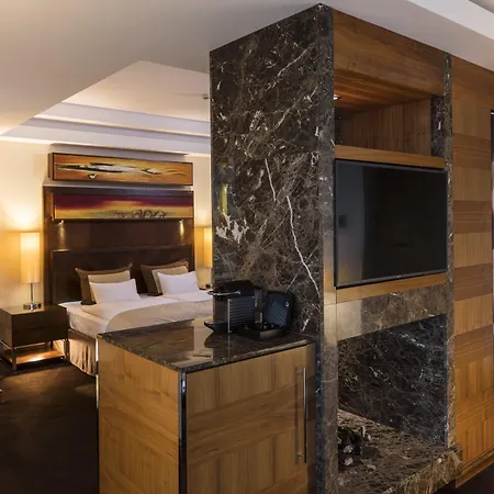 Falkensteiner Velden - The Leading Of The World