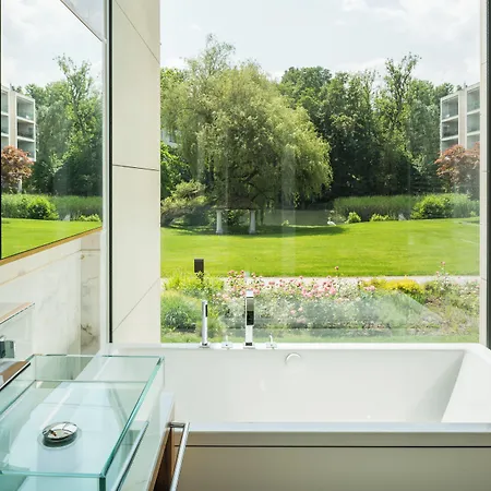 Falkensteiner Velden - The Leading Of The World Hotel Velden am Wörthersee